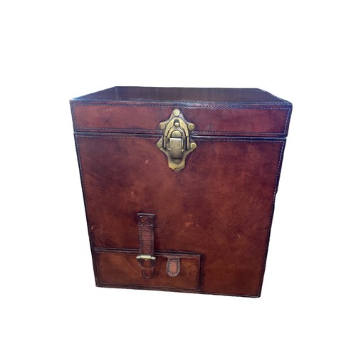 124A - 19th Century, Brown leather drinks case, for shooting.Includes wine cooler, cups and leather handle ... 