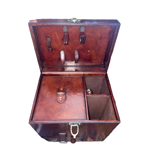 124A - 19th Century, Brown leather drinks case, for shooting.Includes wine cooler, cups and leather handle ... 