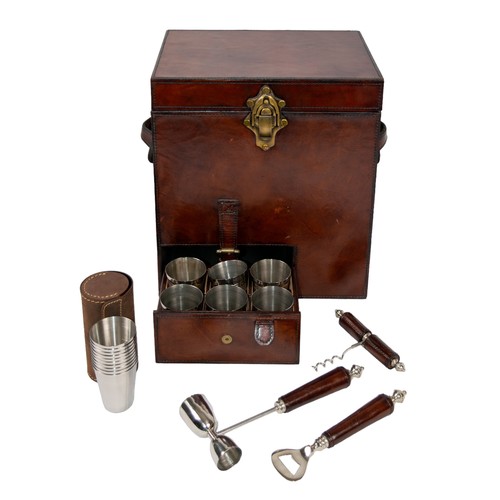 660 - British20th CenturyA brown leather shooting drinks caseIncludes wine cooler, cups and leather handle... 