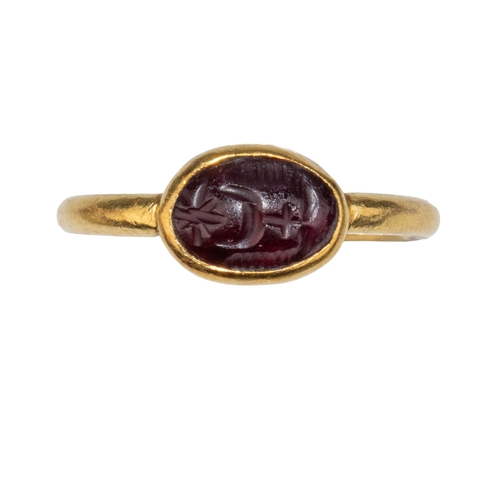 58 - EuropeanAncientA carved garnet and gold lion intaglio ring Carved with a lion's head, mounted in yel... 