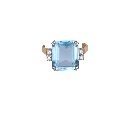 86 - BritishCirca 1970An aquamarine, diamond and 18 carat gold dress ringSet to the centre with a step cu... 