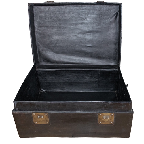 641A - Chinese antique black lacquer trunk with one handle