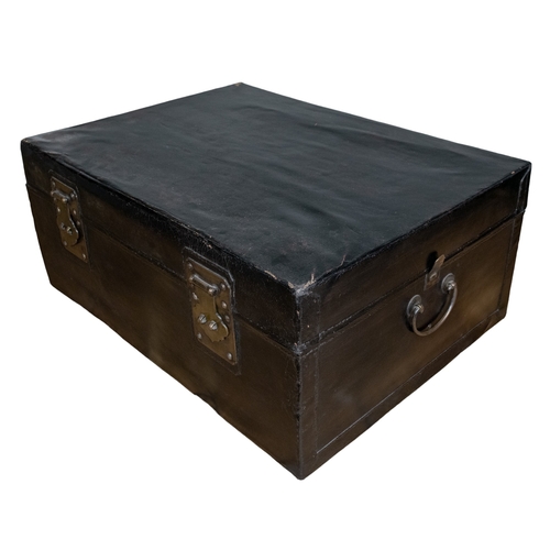 641A - Chinese antique black lacquer trunk with one handle