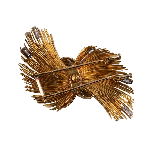 19 - FrenchCirca 1960A fine 18 carat gold and diamond stylised wheat sheaf bow clip broochSet throughout ... 