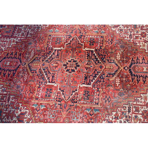 142 - A large Heriz carpetDimensions:153 in. (H) x 110 in. (W)