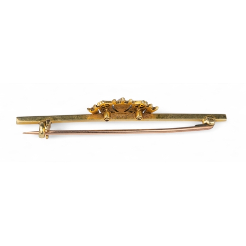 17 - BritishEdwardianA 15 carat gold enamel and split pearl coronet bar broochWeight: Approx. 3.49 gramsD... 