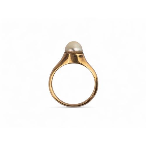 106 - Continental, Circa 1920sA natural pearl and yellow gold single stone ringFinger size: N 1/2Weight: A... 