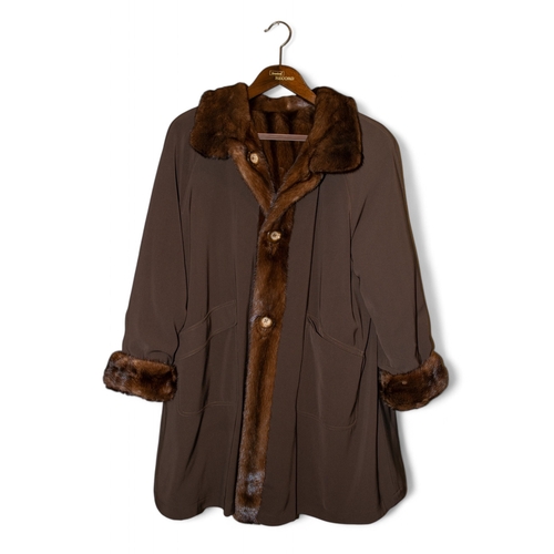 164 - ContinentalCirca 1980An elegant reversible three-quarter length mink fur coatThe dark brown fur line... 