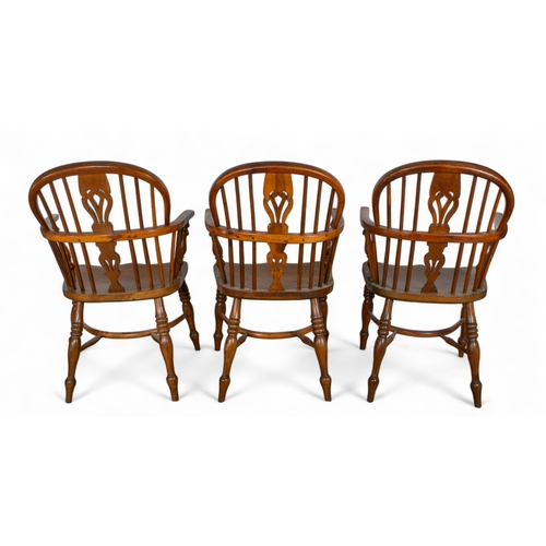 256 - 19th/20th CenturySix Windsor yew and elm chairsProperty of a gentlemanFrom the Peter Roe collectionD... 