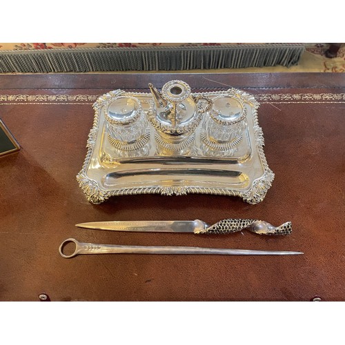 178A - George IVA silver inkstand on shell bracket feet with two silver-mounted glass jars and a central si... 