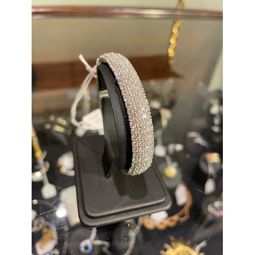 134 - Continental, ContemporaryAn 18 carat white gold pave set diamond cuff bangle.Set throughout with fou... 