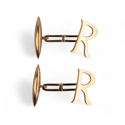 105 - British, circa 1930A pair of rose gold torpedo and 'R' link cufflinks in yellow goldWeight: Approx. ... 