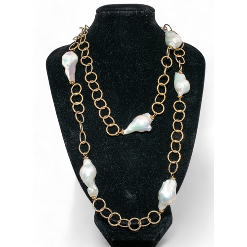 27 - ContemporaryAn attractive Baroque pearl and silver gilt circles link long chain.Length:Approx. 88 cm... 