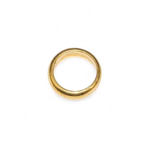 85 - IndianA heavy yellow gold hoop ringWeight:Approx. 9.78 g.