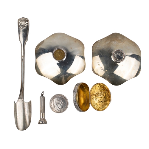 185 - A mixed lot of silver itemsTo include:[a] An Edwardian silver stilton scoop. Hallmarked London.[b] A... 