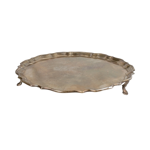 191 - Circa 1920sA silver three-footed pie crust salver.Weight: Approx. 364 g.