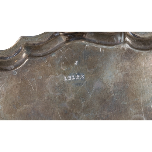 191 - Circa 1920sA silver three-footed pie crust salver.Weight: Approx. 364 g.