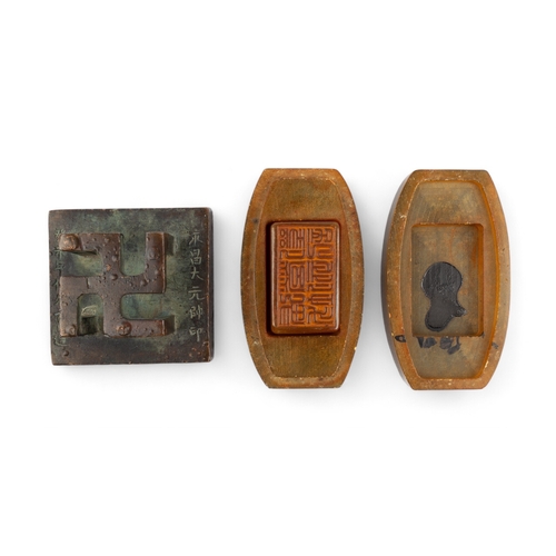 546 - Chinese, 19th/20th centuryTwo sealsTo include:[a] A heavy bronze desk seal with engraved inscription... 