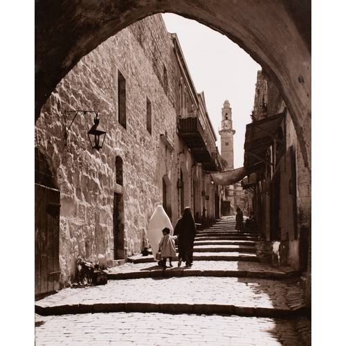 633 - A collection of 10 photographs of Jerusalem in the 1920s