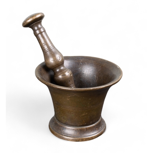 646 - European18th centuryPestle and mortarDimensions: 3 in. (H) x 4.5 in. (W)... 