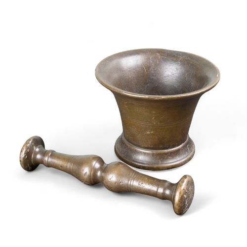 646 - European18th centuryPestle and mortarDimensions: 3 in. (H) x 4.5 in. (W)... 