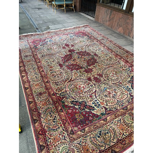 285 - A Tabriz carpetSignedProperty of a nobleman Dimensions:422 cm. (L) x 297 cm. (W)... 