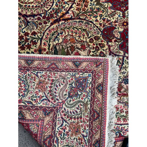 285 - A Tabriz carpetSignedProperty of a nobleman Dimensions:422 cm. (L) x 297 cm. (W)... 