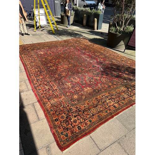 288 - A large Sarough carpetDimensions:477 cm (L) x 340 cm. (W)