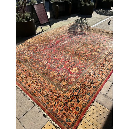 288 - A large Sarough carpetDimensions:477 cm (L) x 340 cm. (W)