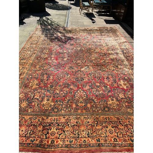 288 - A large Sarough carpetDimensions:477 cm (L) x 340 cm. (W)