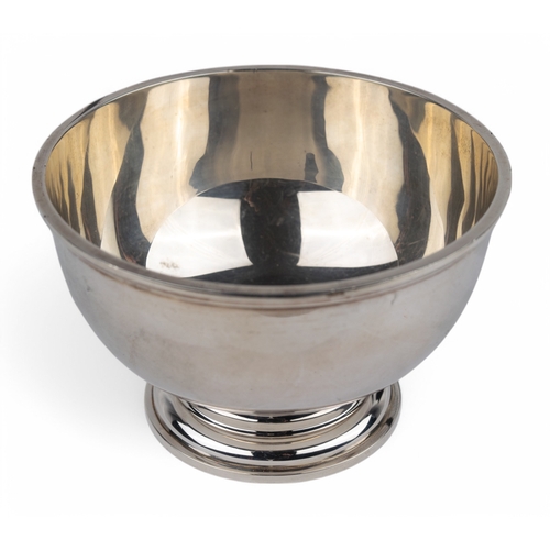 150 - A heavy gage silver bowlHallmarked, S.J. Phillips, London, 1987.Total weight: Approx. 203 g.... 