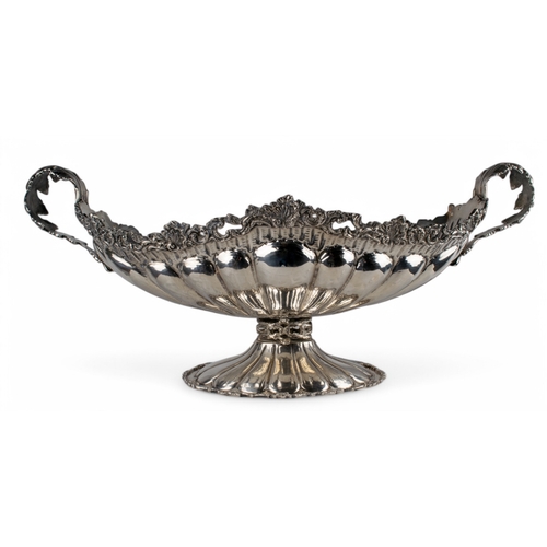 186 - ItalianA pierced twin handled silver centrepieceHallmarked 'L.A.F.A 800', signed 'lavorato mand', wi... 