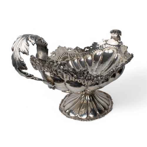 186 - ItalianA pierced twin handled silver centrepieceHallmarked 'L.A.F.A 800', signed 'lavorato mand', wi... 