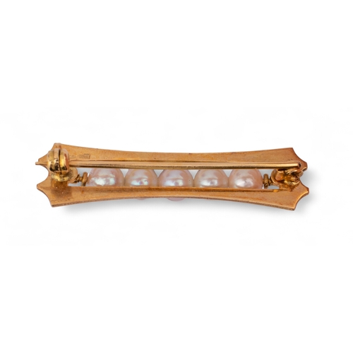 105 - Circa 1960sA yellow gold and natural pearl bar broochTotal length: Approx. 4 cm.Total weight: Approx... 