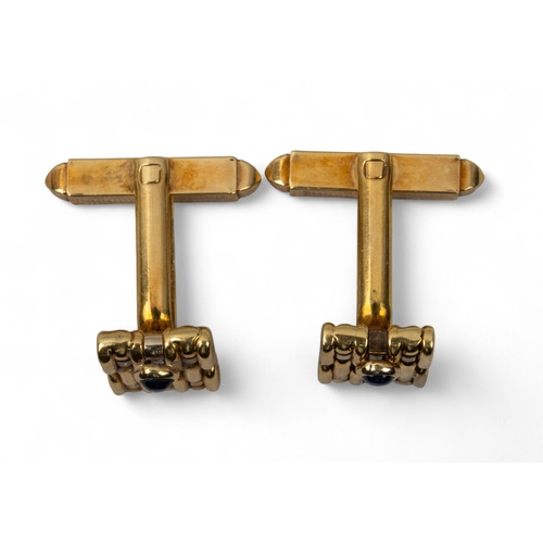 25 - A pair of 14 ct gold cufflinksWith gate link rectangular tops, with cabochon sapphire detail and bar... 
