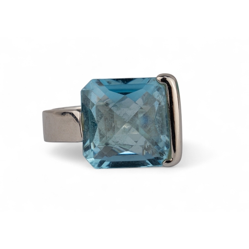 33 - An 18k white gold and blue topaz dress ringThe cushion-shaped briolette-cut topaz within a plain wra... 