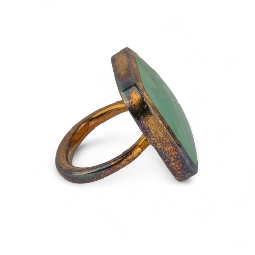 34 - Two green agate and silver-gilt dress rings, signed MestizaFinger size: L and N