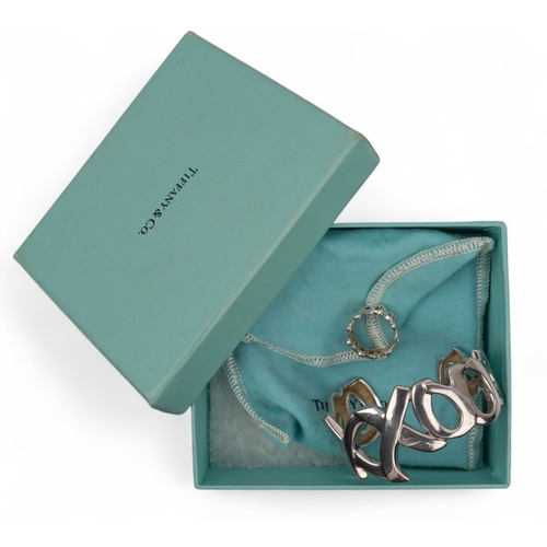 43 - Tiffany & CoA Paloma Picasso Graffiti silver bangle and ring. With its original pouch and box.Fi... 