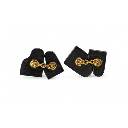53 - A pair of agate and yellow gold piano cufflinksTotal weight: 9.21 g.