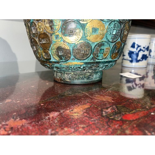 420 - Chinese, Qianlong mark and period (1735-1796)An important Imperial bronze and gilt vaseOf baluster f... 