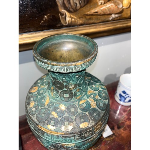 420 - Chinese, Qianlong mark and period (1735-1796)An important Imperial bronze and gilt vaseOf baluster f... 