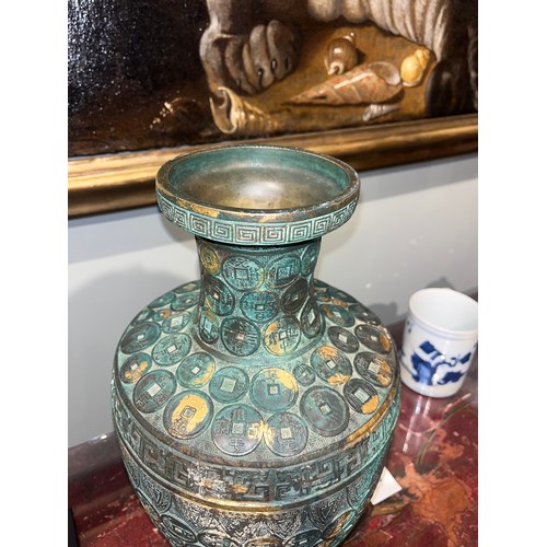 420 - Chinese, Qianlong mark and period (1735-1796)An important Imperial bronze and gilt vaseOf baluster f... 