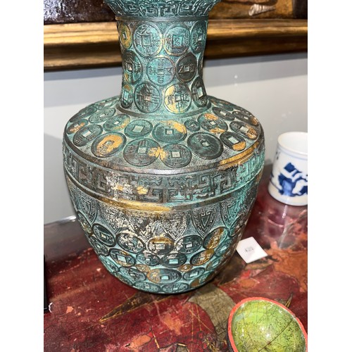 420 - Chinese, Qianlong mark and period (1735-1796)An important Imperial bronze and gilt vaseOf baluster f... 