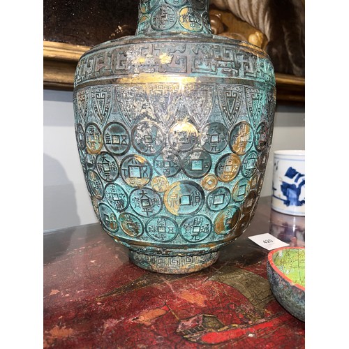 420 - Chinese, Qianlong mark and period (1735-1796)An important Imperial bronze and gilt vaseOf baluster f... 