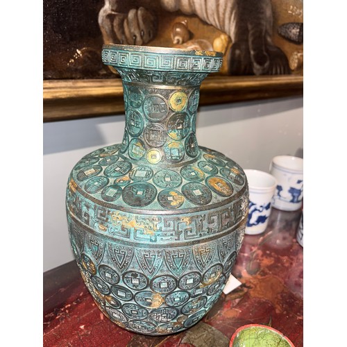 420 - Chinese, Qianlong mark and period (1735-1796)An important Imperial bronze and gilt vaseOf baluster f... 
