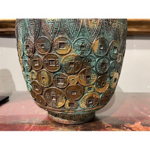 420 - Chinese, Qianlong mark and period (1735-1796)An important Imperial bronze and gilt vaseOf baluster f... 