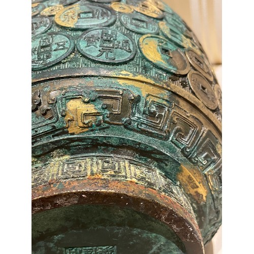 420 - Chinese, Qianlong mark and period (1735-1796)An important Imperial bronze and gilt vaseOf baluster f... 