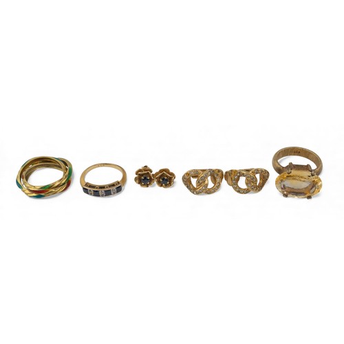 21 - A mixed lot of jewelleryTo include:[a] A small sapphire and diamond ring[b] A three-row 18 ct gold a... 