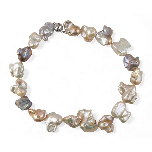 22 - A Baroque cultured pearl necklaceSlightly graduated row of nineteen multicoloured baroque pearls to ... 