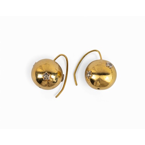 29 - A pair of 18k yellow gold ball earringsEach applied with four diamond-set starsTotal weight: Approx.... 
